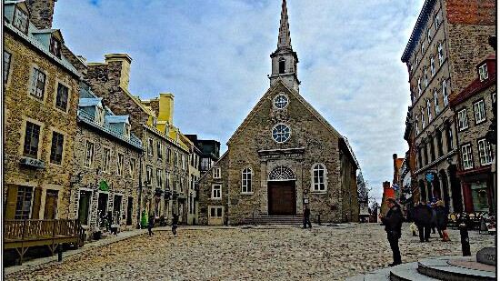 church-square-old-quebec