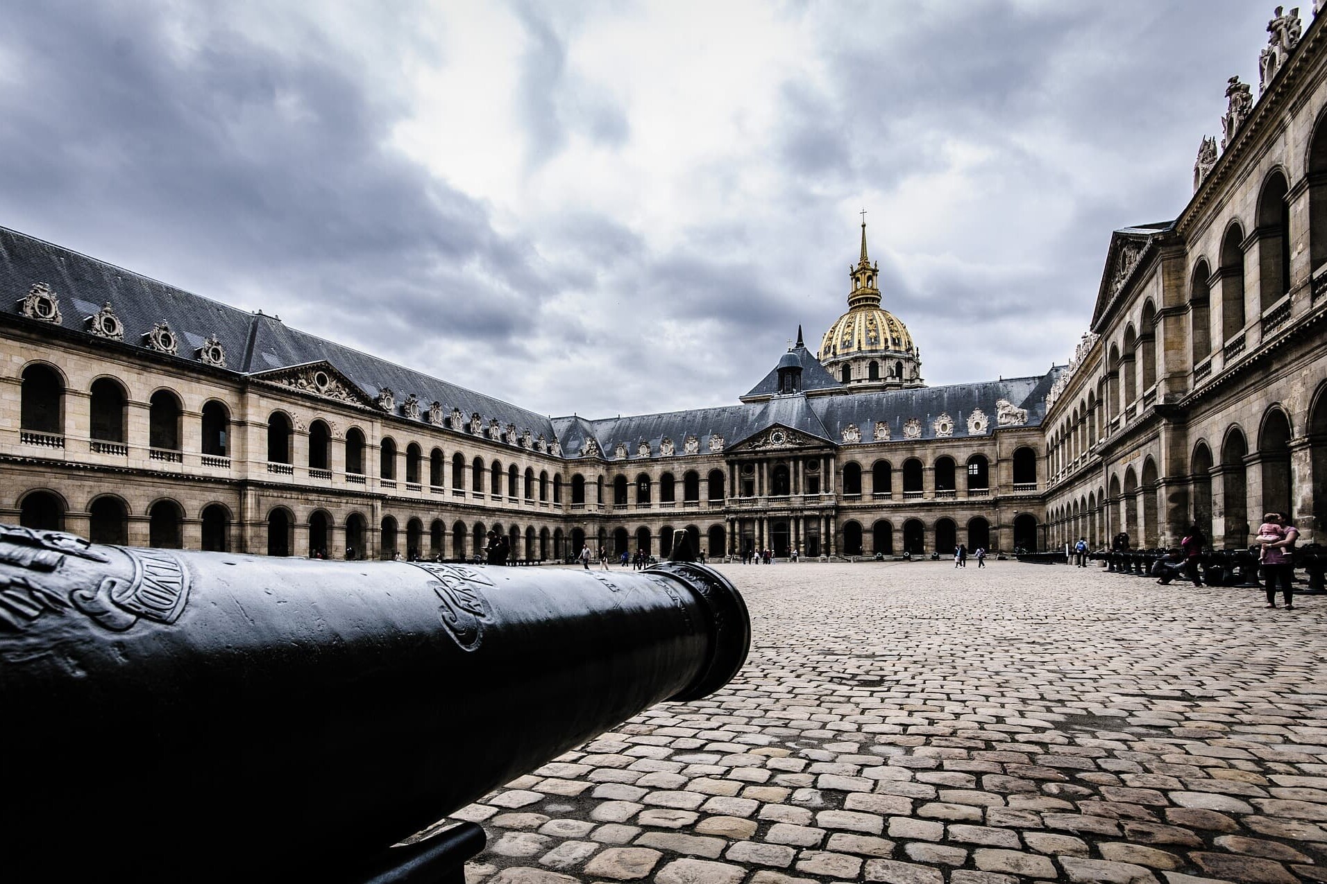 Picture of a cannon at Les Invalides Courtyard
