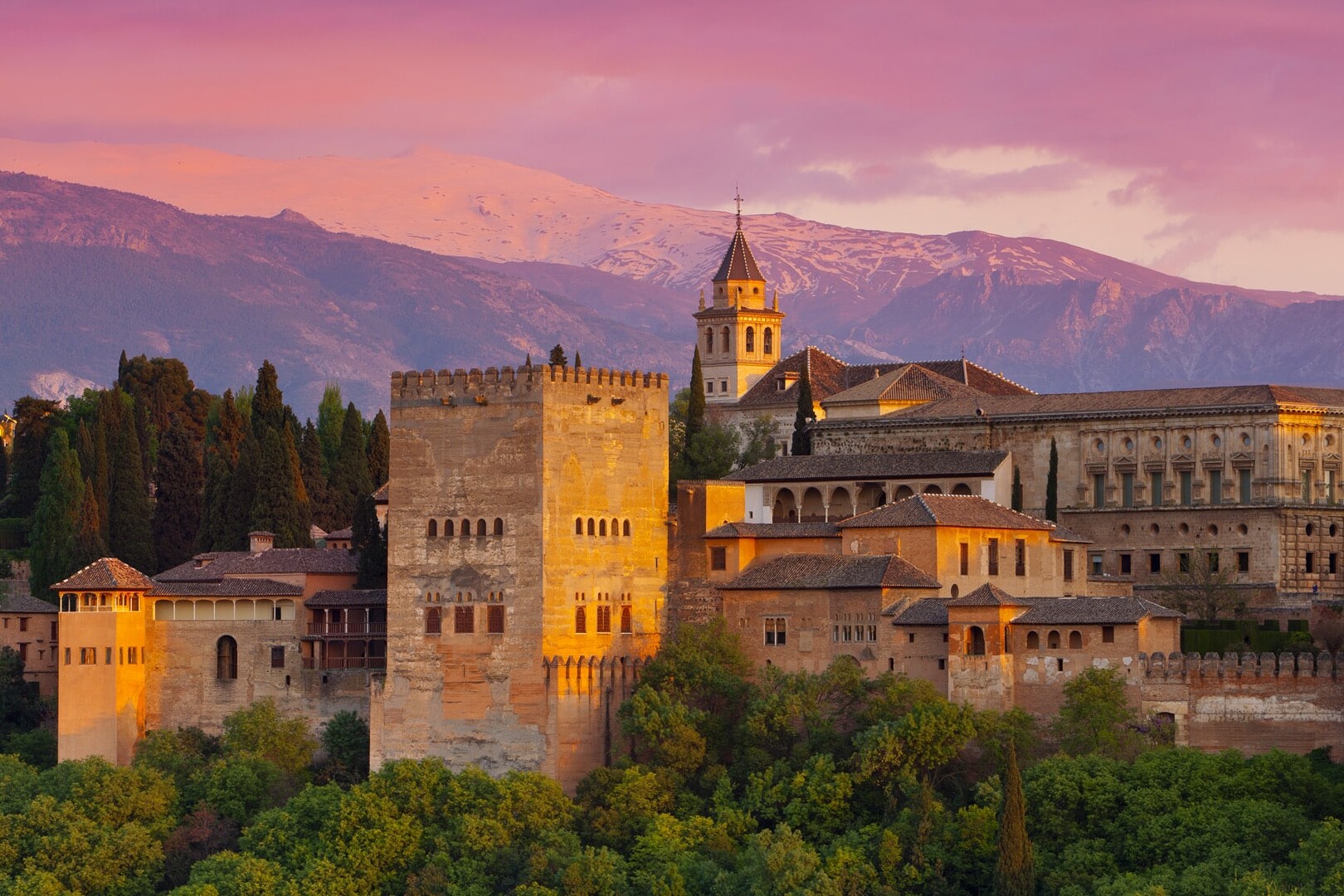 The image shows the Alhambra, a palace and fortress complex in Granada, Spain.