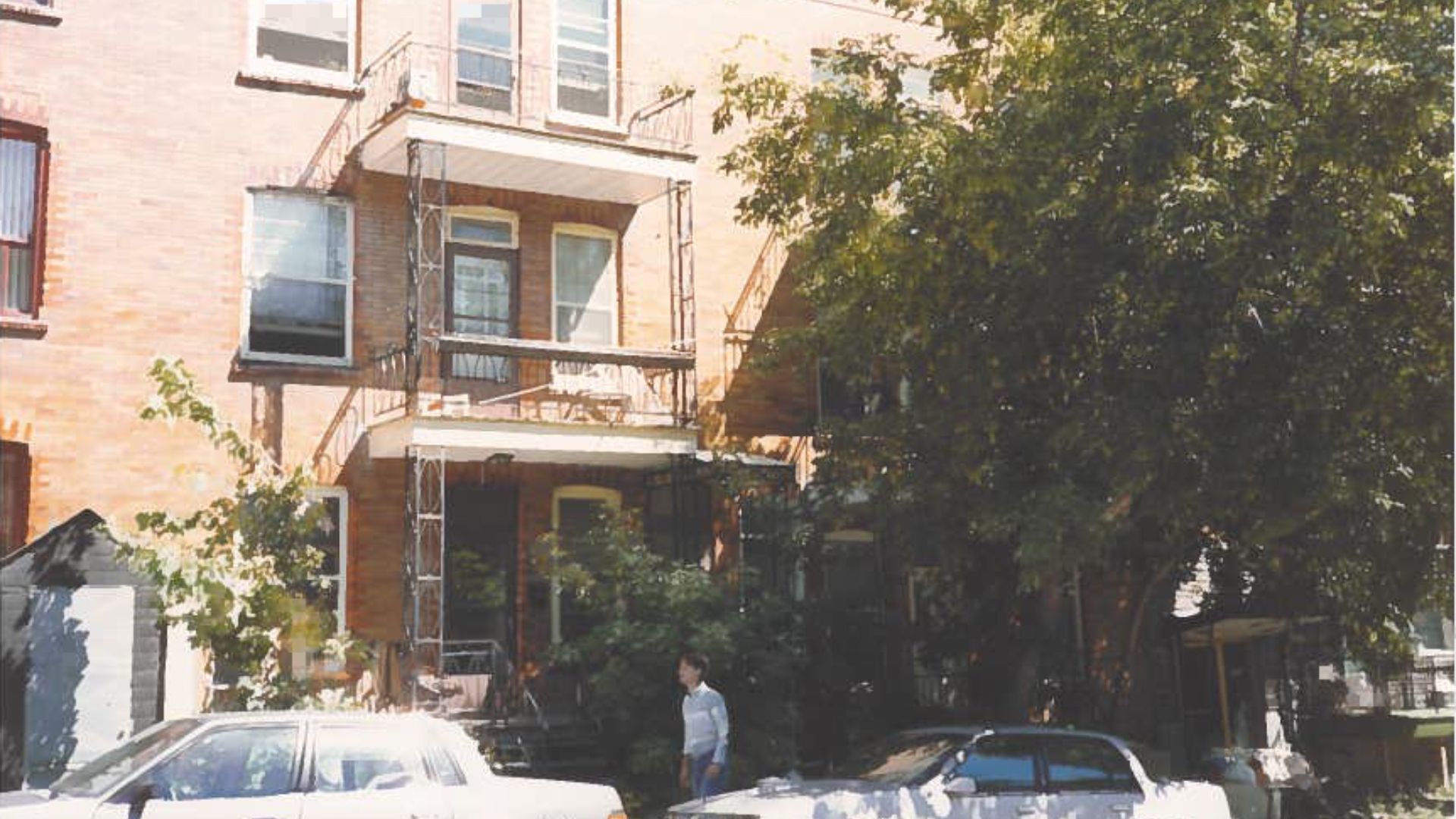 The first office of Prométour operating out of modest apartment in 1992 Photo in the middle