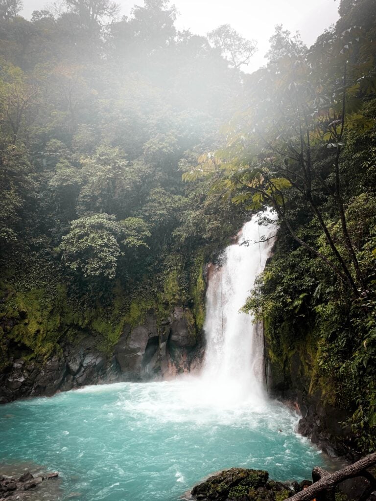 jancy-barahona-fNj43DoRZhc-falls-costa-rica-unsplash-768x1024